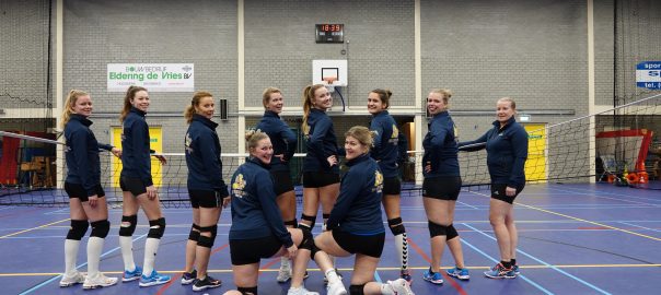 De Razende Bol sponsort vesten dames 1